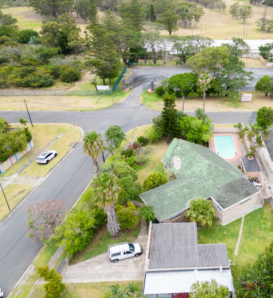 4 Bedroom Property for Sale in Sunnyridge Eastern Cape